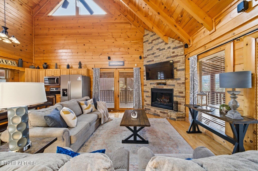 Photo of 1959 Cougar Crossing Way, Sevierville, TN 37876 (MLS # 1354634)