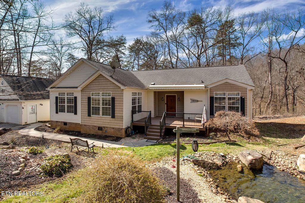 Photo of 107 Clear Springs Rd, Harriman, TN 37748 (MLS # 1291356)