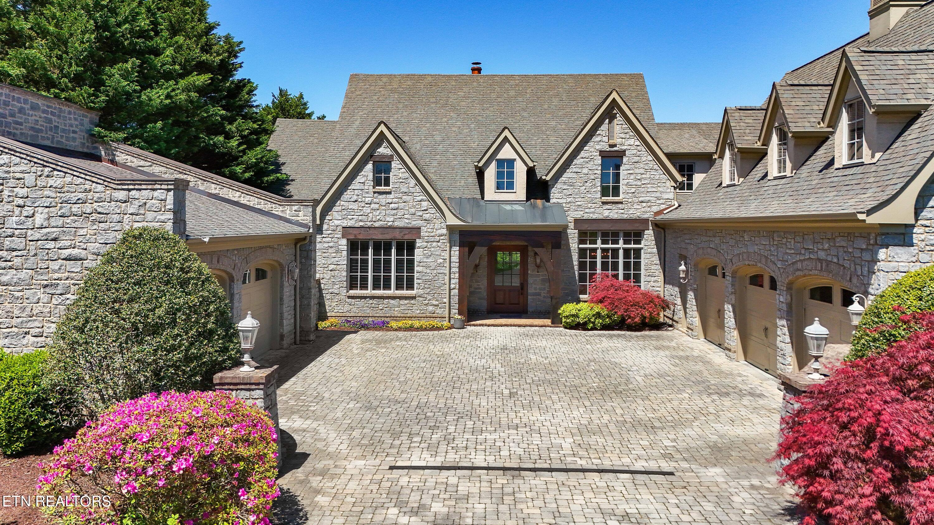 3774 Edgewater Way