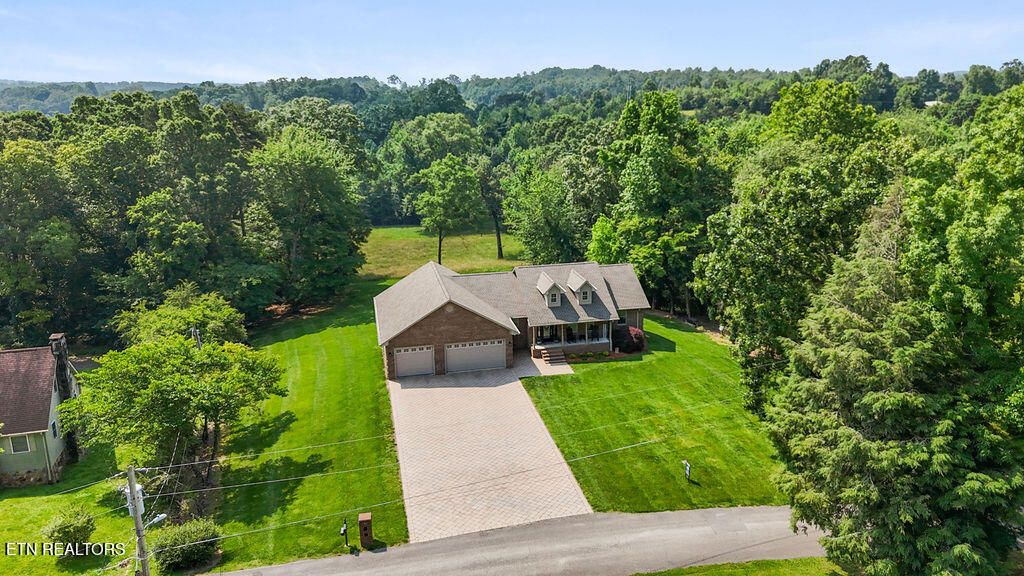 Photo of 212 Walker Ave, Rockwood, TN 37854 (MLS # 1304327)