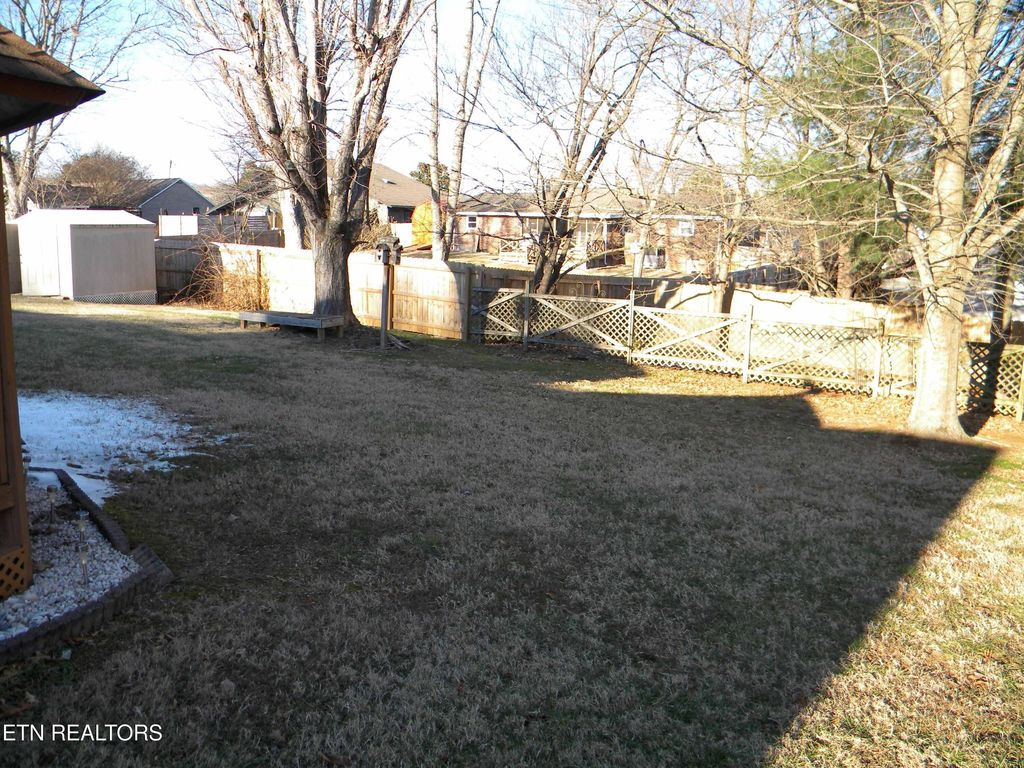 Photo of 728 Montvue Ave, Kingston, TN 37763 (MLS # 1286985)