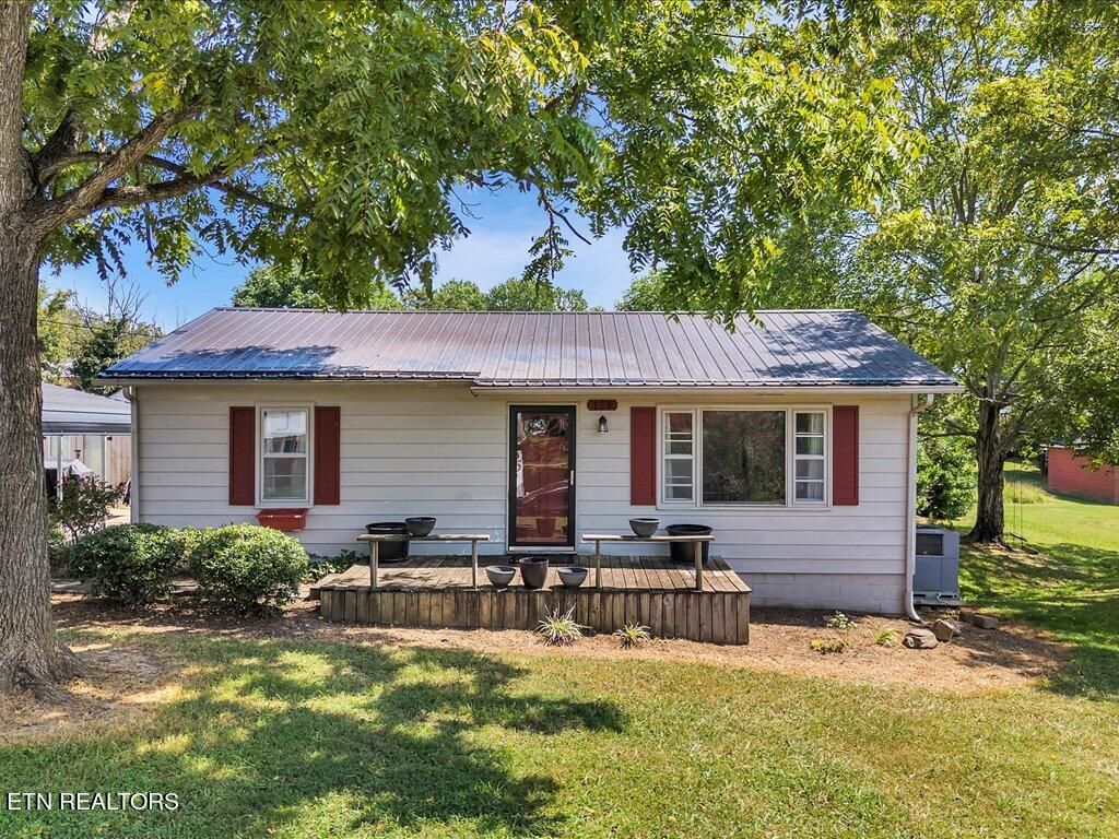 Photo of 124 Vernon Drive, Bean Station, TN 37708 (MLS # 1274900)