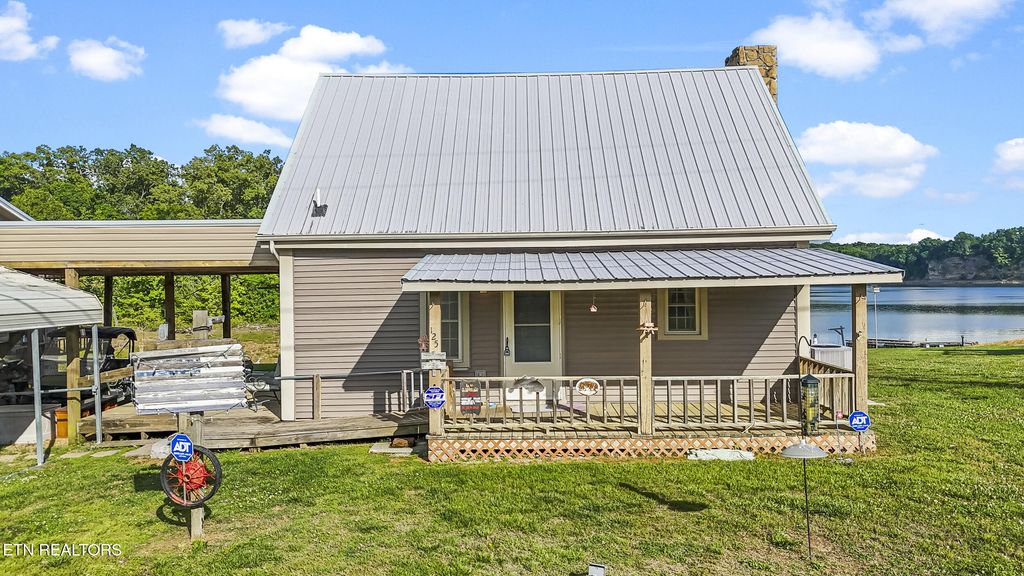 Photo of 125 Island Harbor Lane, Mooresburg, TN 37811 (MLS # 1341010)