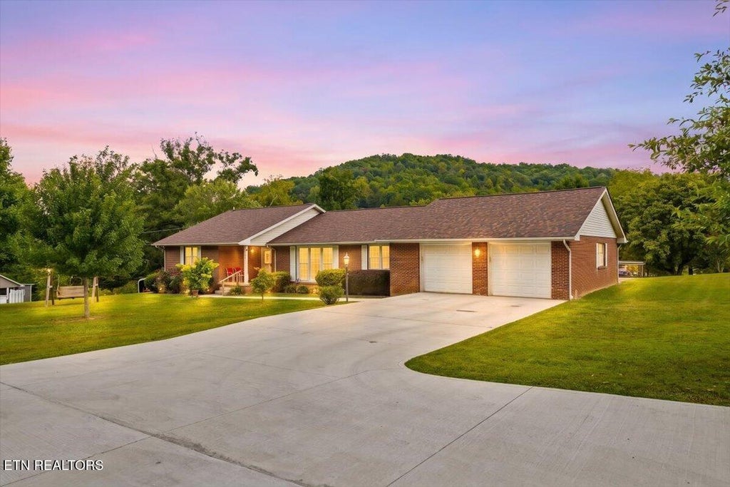 Photo of 531 S Florence Ave, Jellico, TN 37762 (MLS # 1355318)