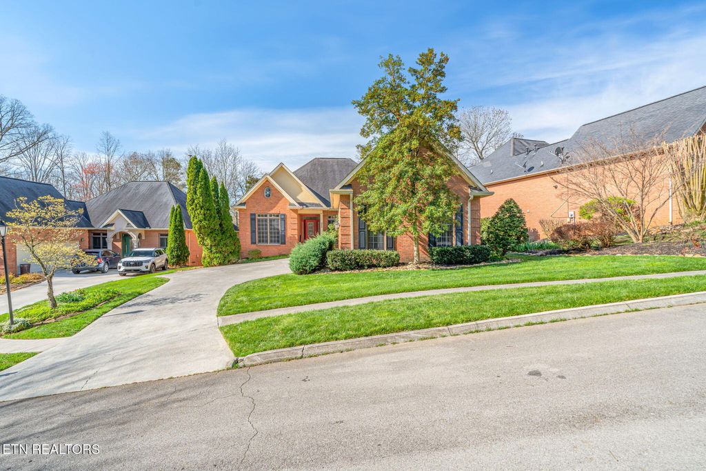 Photo of 220 Skyview Drive, Lenoir City, TN 37772 (MLS # 1334307)