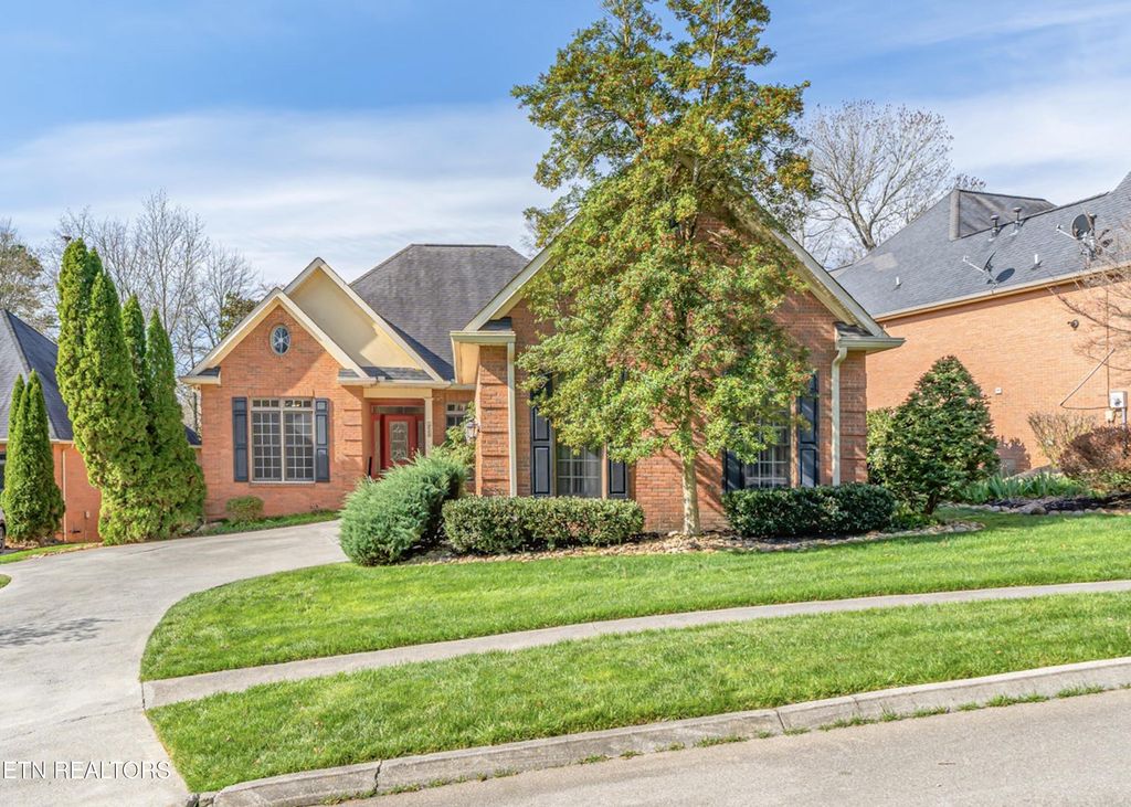 Photo of 220 Skyview Drive, Lenoir City, TN 37772 (MLS # 1334307)