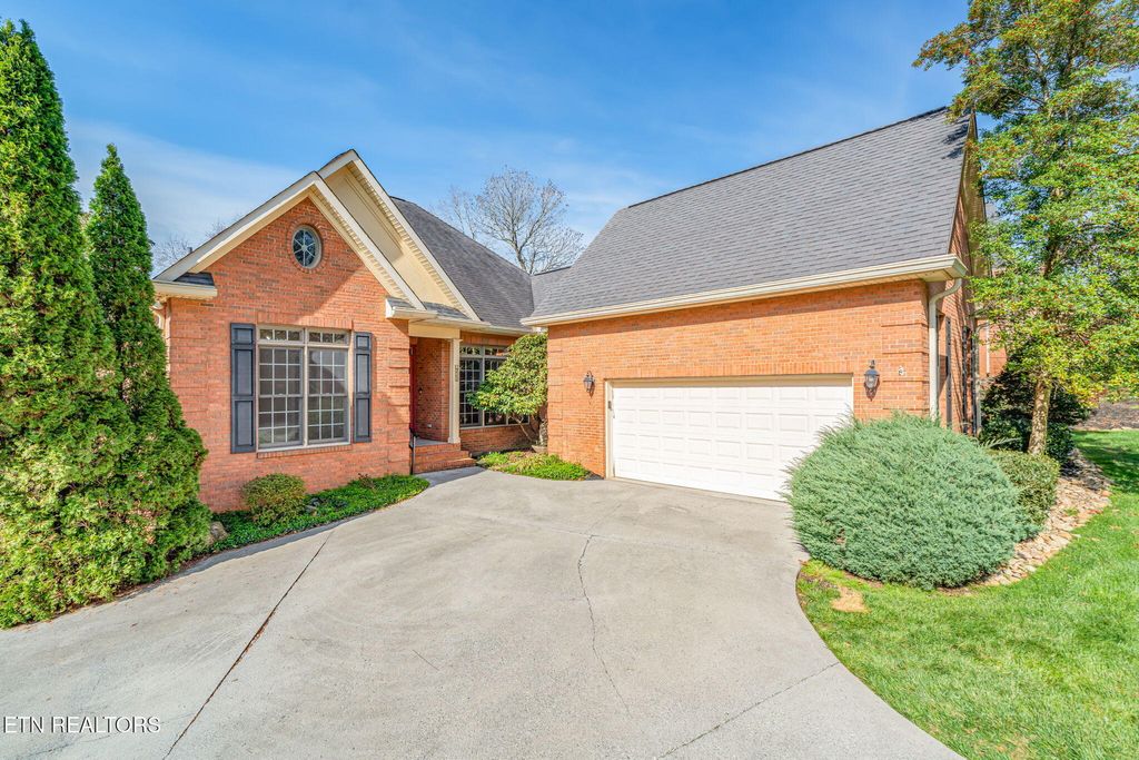 Photo of 220 Skyview Drive, Lenoir City, TN 37772 (MLS # 1334307)