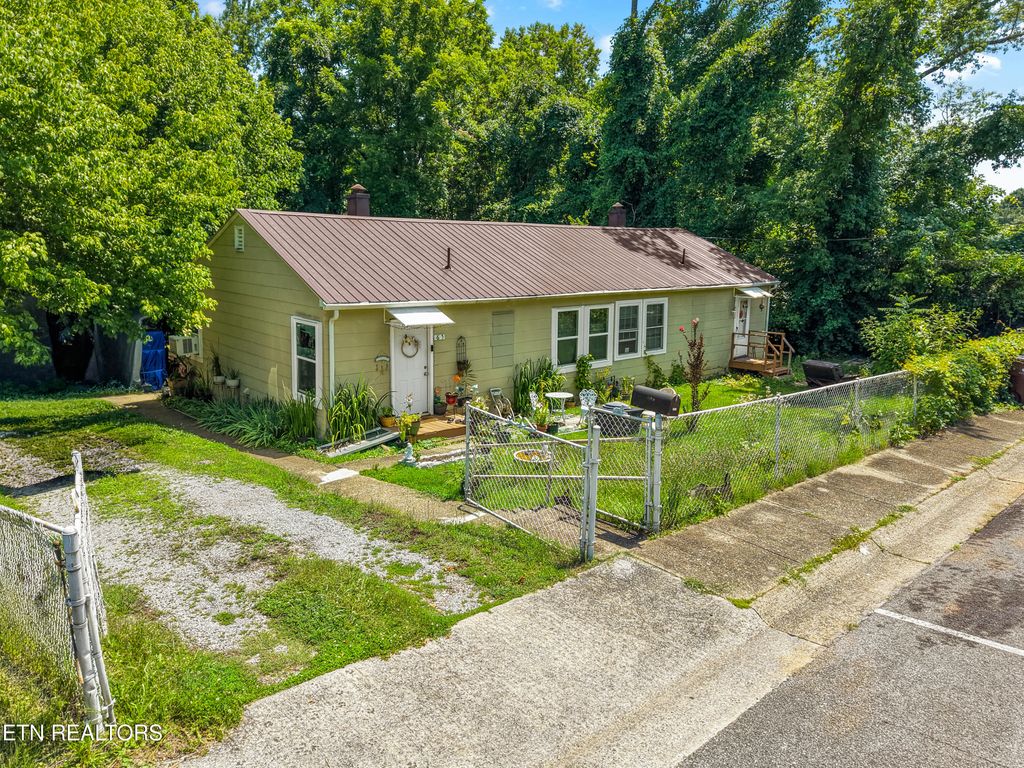 Photo of 165 Latimer Rd, Oak Ridge, TN 37830 (MLS # 1340194)