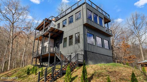 Photo of 1211 Big Oak Court, Gatlinburg, TN 37738 (MLS # 1323108)