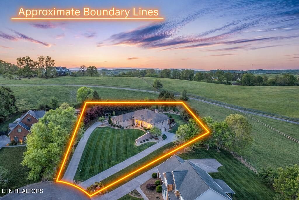 Photo of 1448 Hirst Circle, Lenoir City, TN 37772 (MLS # 1337016)