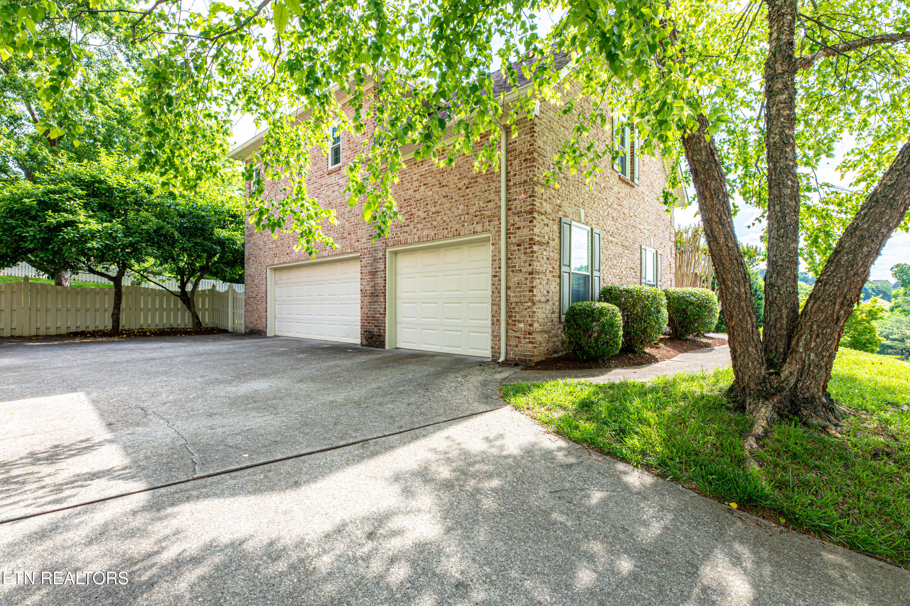 10321 Meadow Ridges Lane