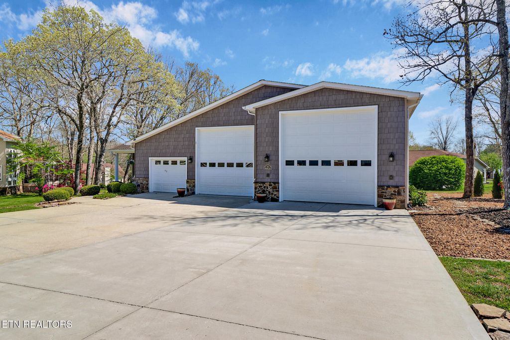 Photo of 52 Hawthorn Loop, Crossville, TN 38555 (MLS # 1336693)