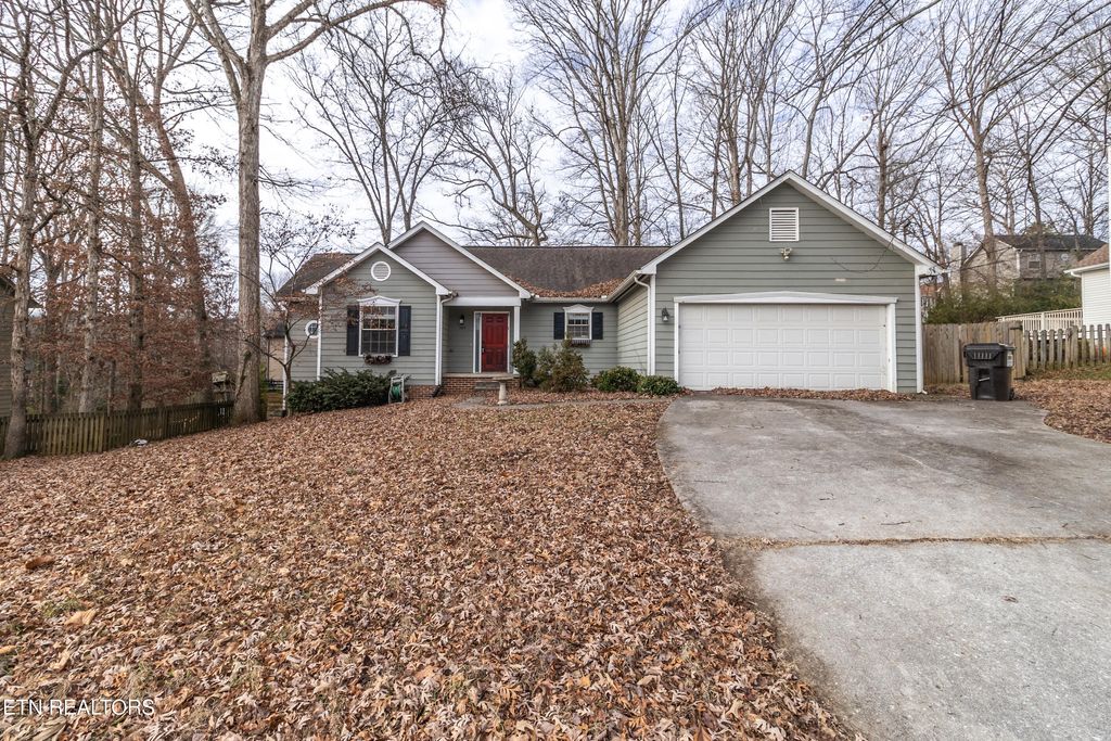 Photo of 1405 Wenlock Rd, Knoxville, TN 37922 (MLS # 1328193)
