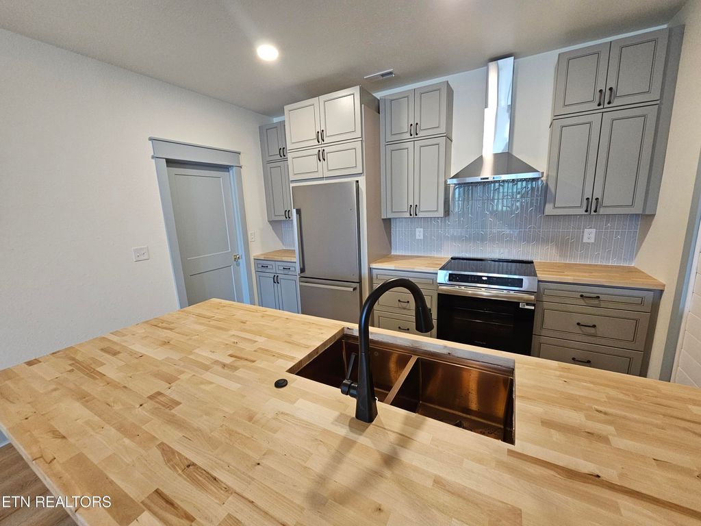 Photo of 8510 Coppock Rd, Corryton, TN 37721 (MLS # 1314314)