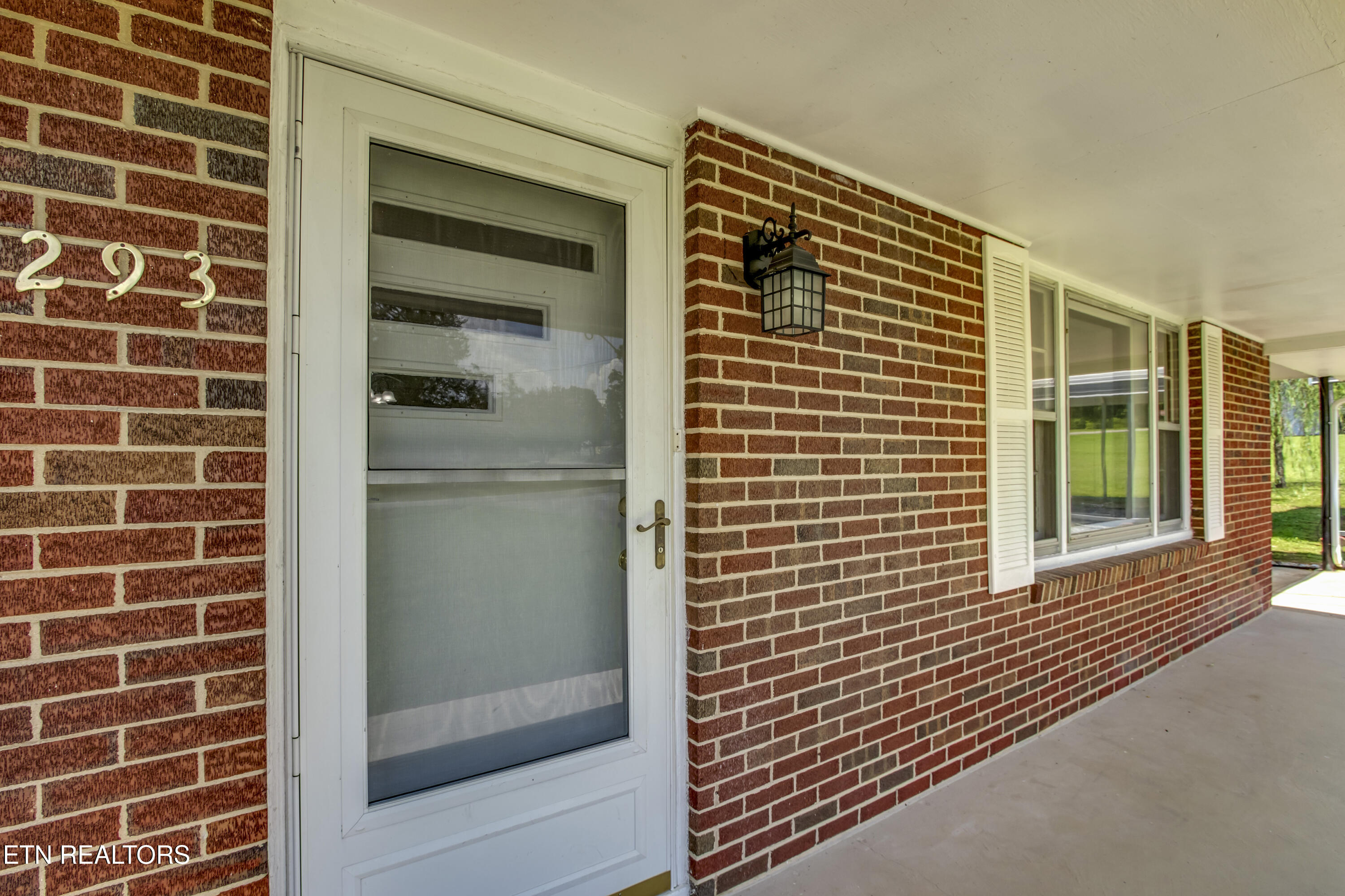 293 Irwin Ave