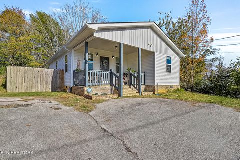 Photo of 3935 Skyline Drive, Knoxville, TN 37914 (MLS # 1320992)