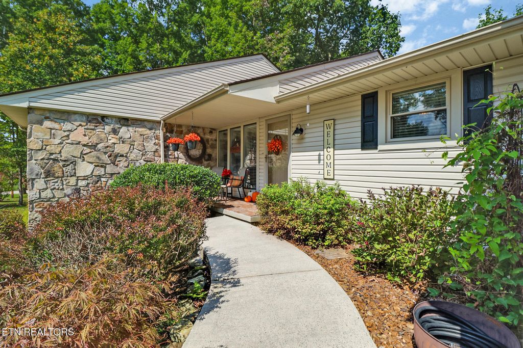 Photo of 154 Anglewood Drive, Fairfield Glade, TN 38558 (MLS # 1315237)