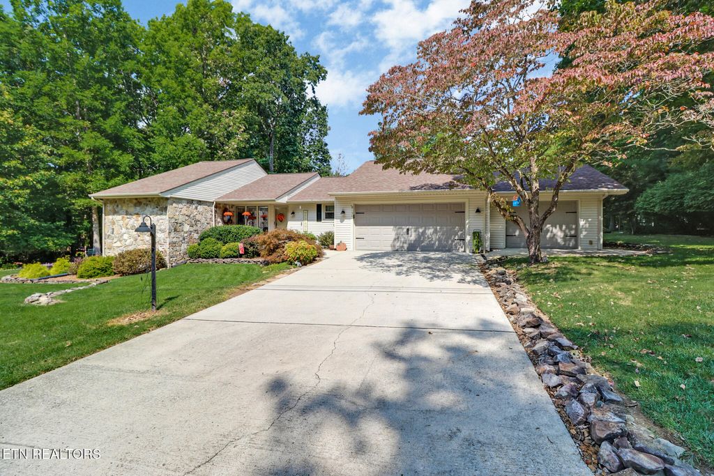 Photo of 154 Anglewood Drive, Fairfield Glade, TN 38558 (MLS # 1315237)