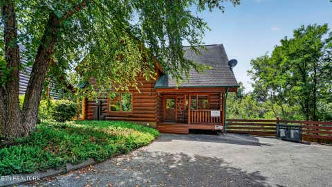 Photo of 1123 Towering Oaks Drive, Sevierville, TN 37876 (MLS # 1349396)