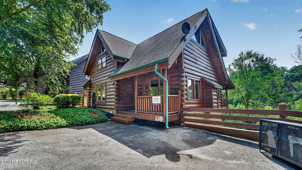 Photo of 1123 Towering Oaks Drive, Sevierville, TN 37876 (MLS # 1349396)