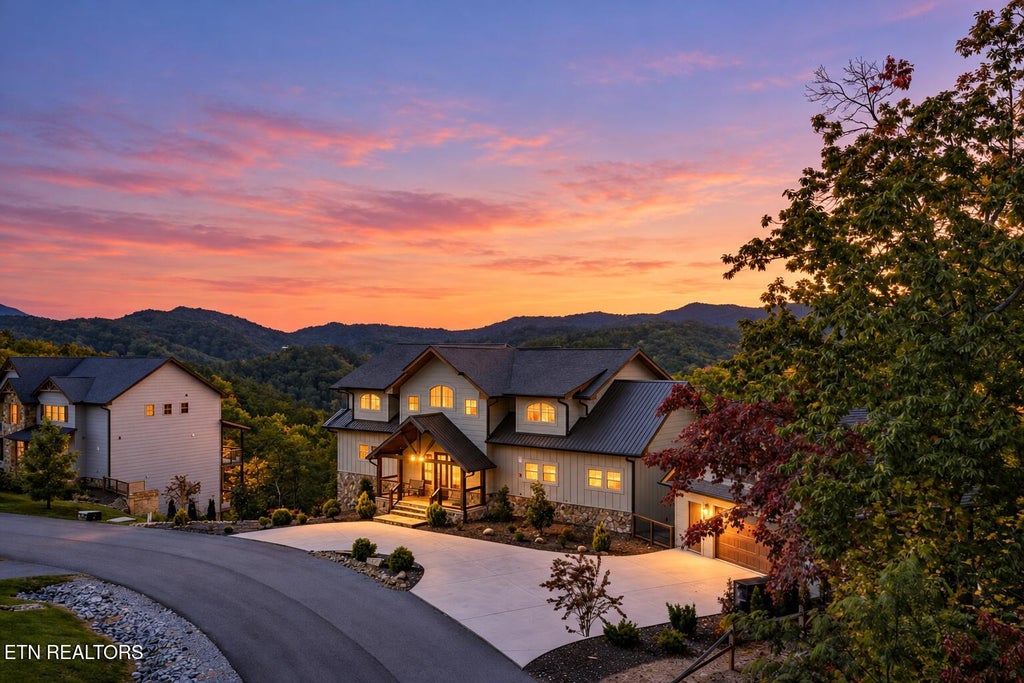 Photo of 3128 Smoky Bluff Tr, Sevierville, TN 37862 (MLS # 1360637)