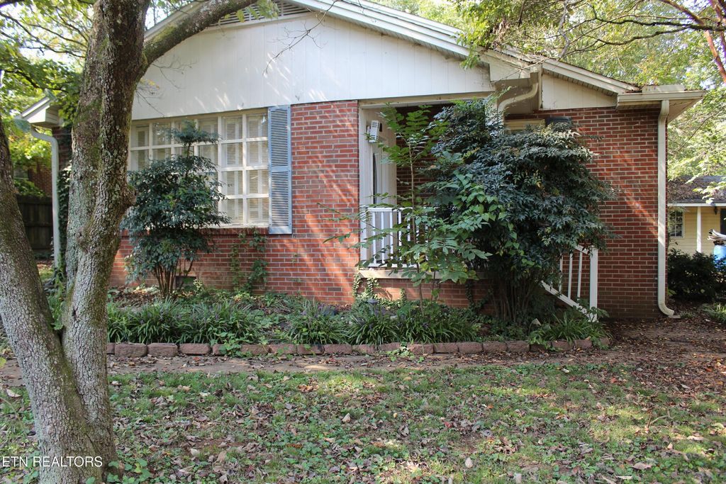 Photo of 506 Wharf St, Loudon, TN 37774 (MLS # 1318013)
