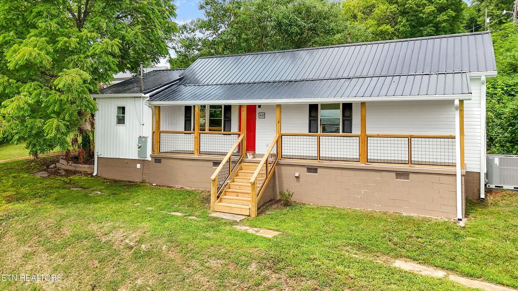 Photo of 400 Collins St, Loudon, TN 37774 (MLS # 1310949)