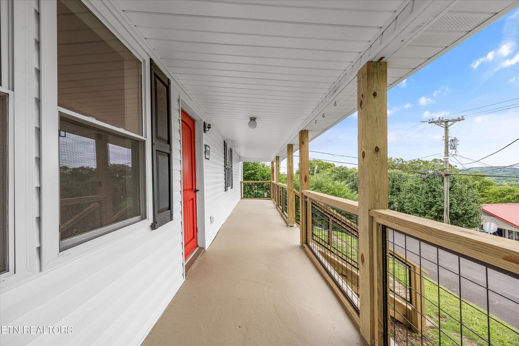 Photo of 400 Collins St, Loudon, TN 37774 (MLS # 1310949)