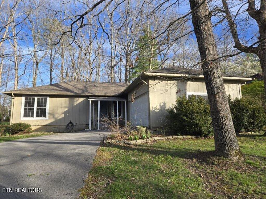 Photo of 124 Lakeshire Drive, Crossville, TN 38558 (MLS # 1335665)