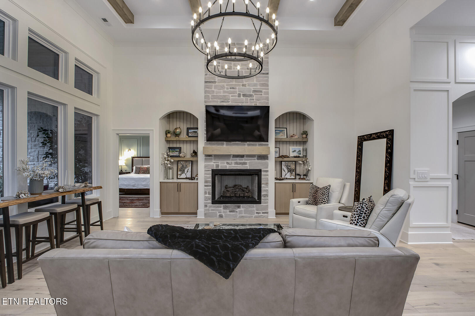 136 Amohi Way