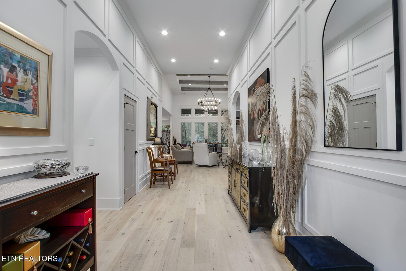 136 Amohi Way