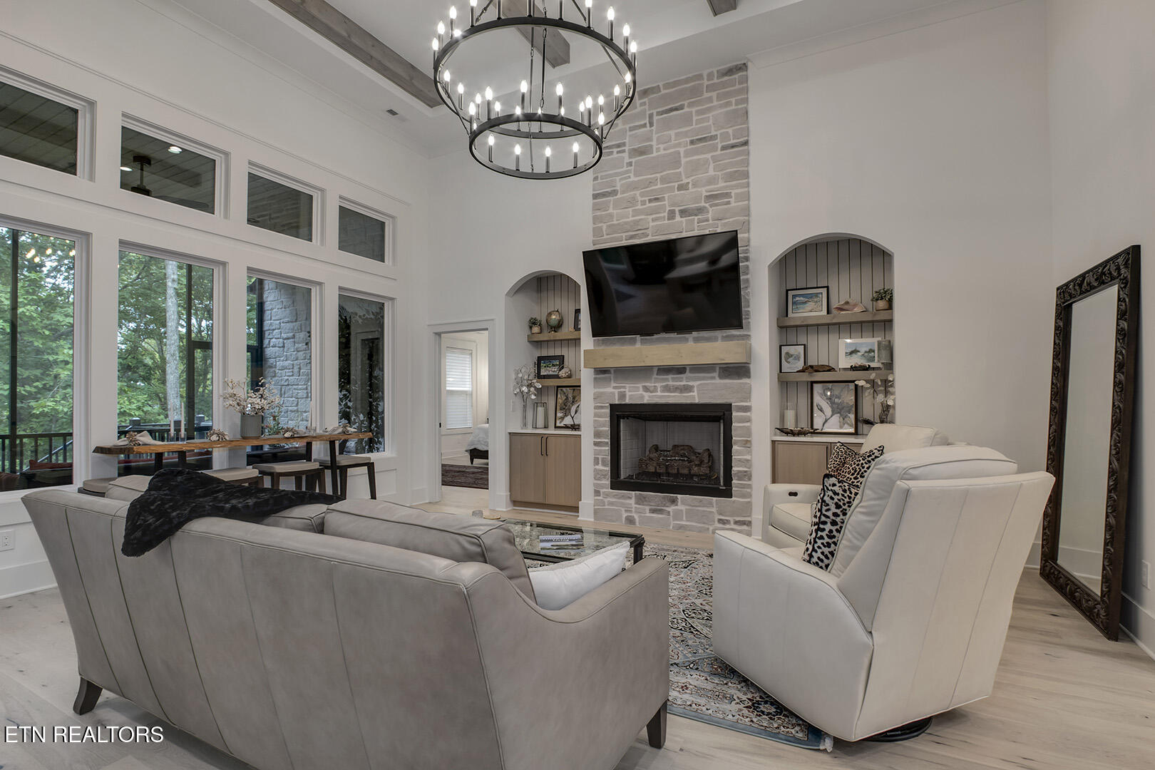 136 Amohi Way