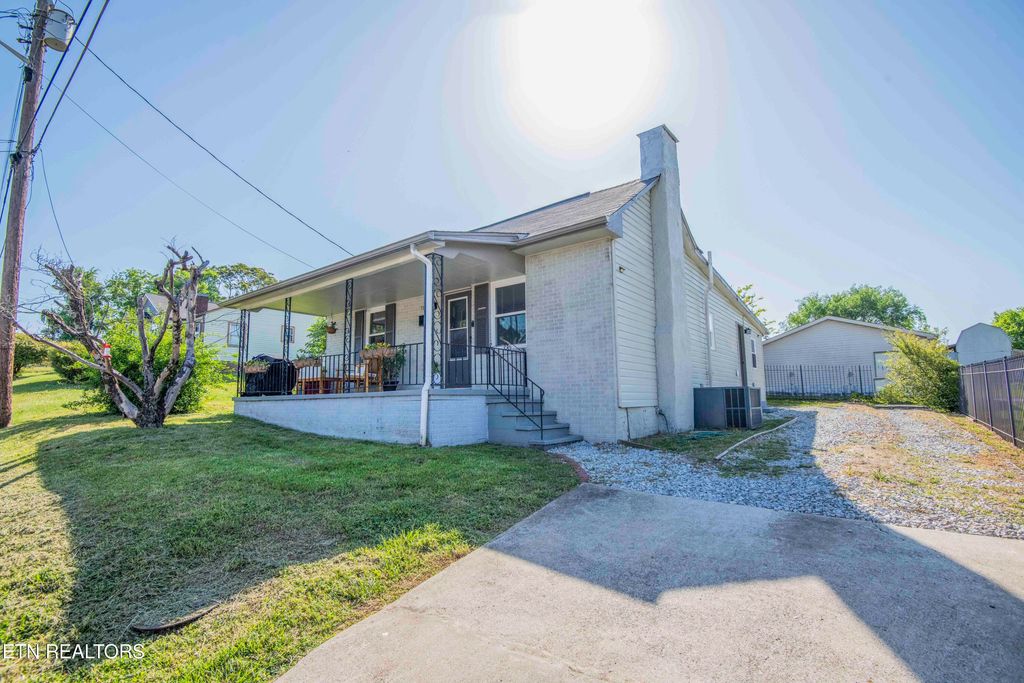 Photo of 1512 Pickett Ave, Knoxville, TN 37921 (MLS # 1338122)