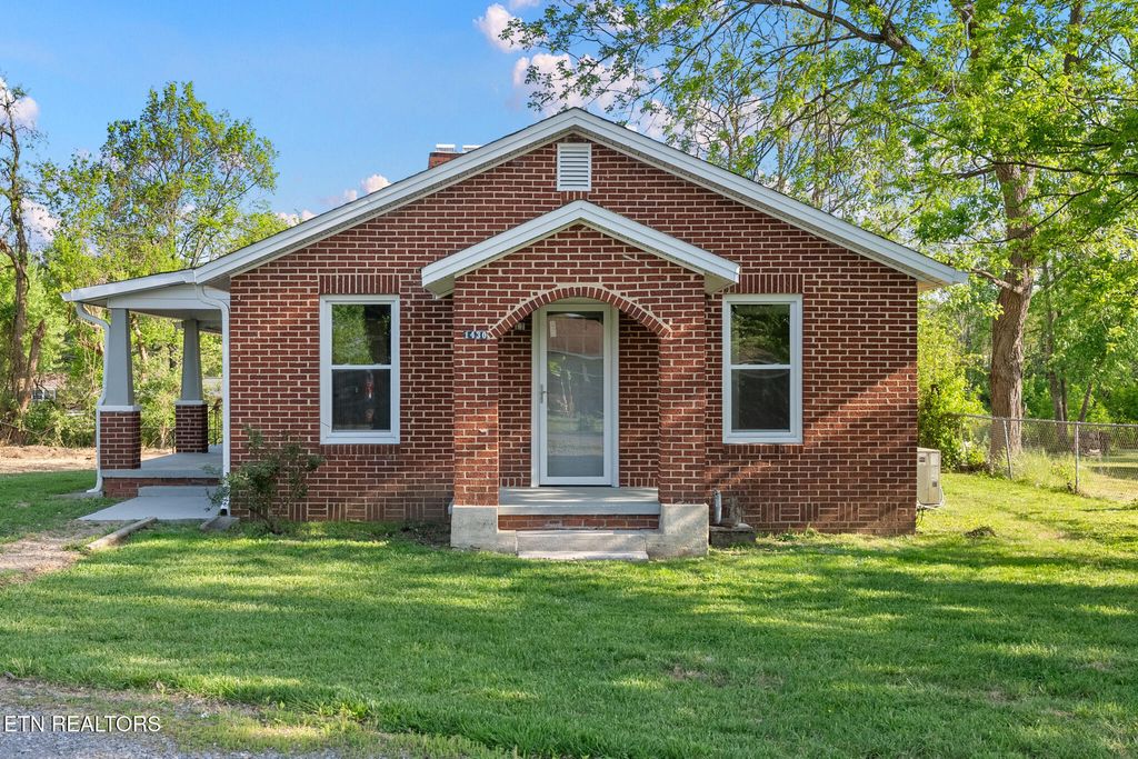 Photo of 1430 Russell St, Morristown, TN 37813 (MLS # 1337357)