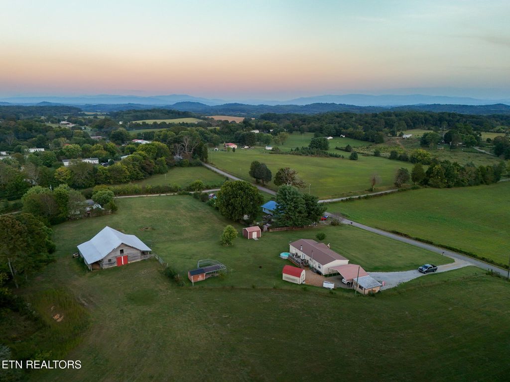 Photo of 310 Moat Sewell Rd, Philadelphia, TN 37846 (MLS # 1317422)