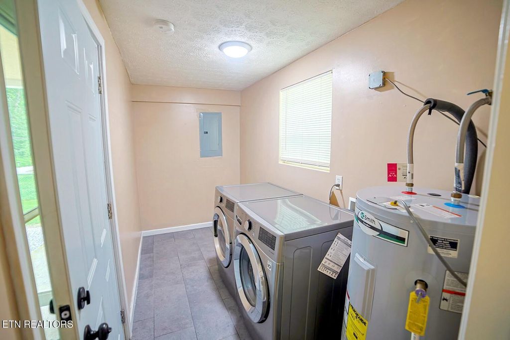 Photo of 635 Tarwater St, Rockwood, TN 37854 (MLS # 1300373)