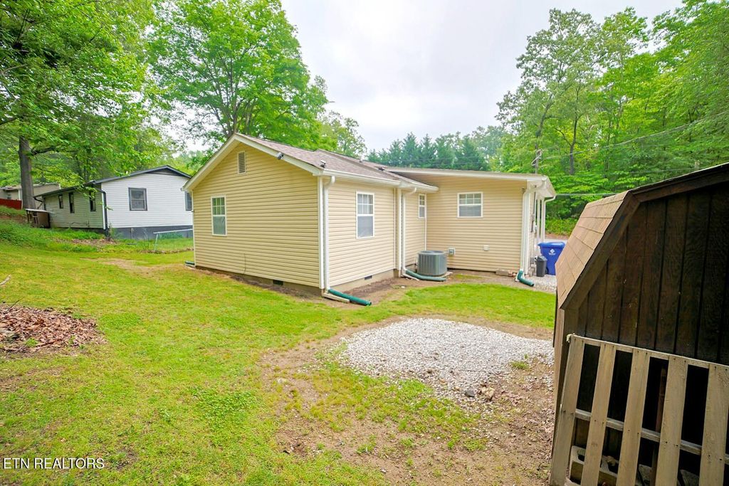 Photo of 635 Tarwater St, Rockwood, TN 37854 (MLS # 1300373)