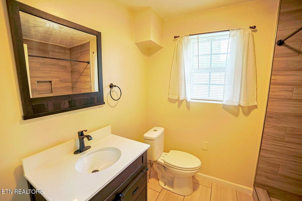 Photo of 635 Tarwater St, Rockwood, TN 37854 (MLS # 1300373)