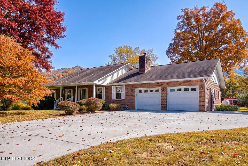 Photo of 2320 Country Creek Lane, Sevierville, TN 37862 (MLS # 1360609)