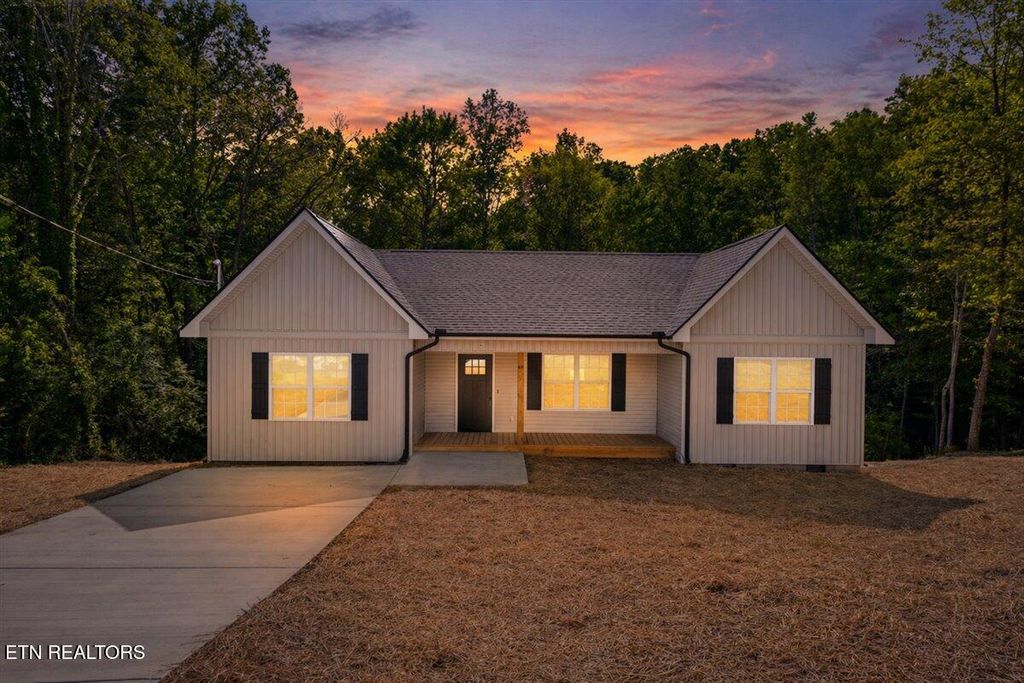 Photo of 208 Vintage Lane, Clinton, TN 37716 (MLS # 1336984)