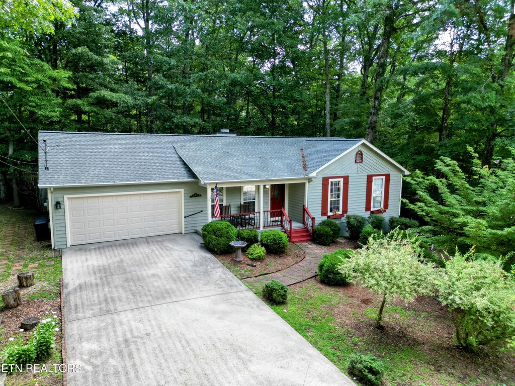 Photo of 105 Highgate Drive, Crossville, TN 38558 (MLS # 1308393)