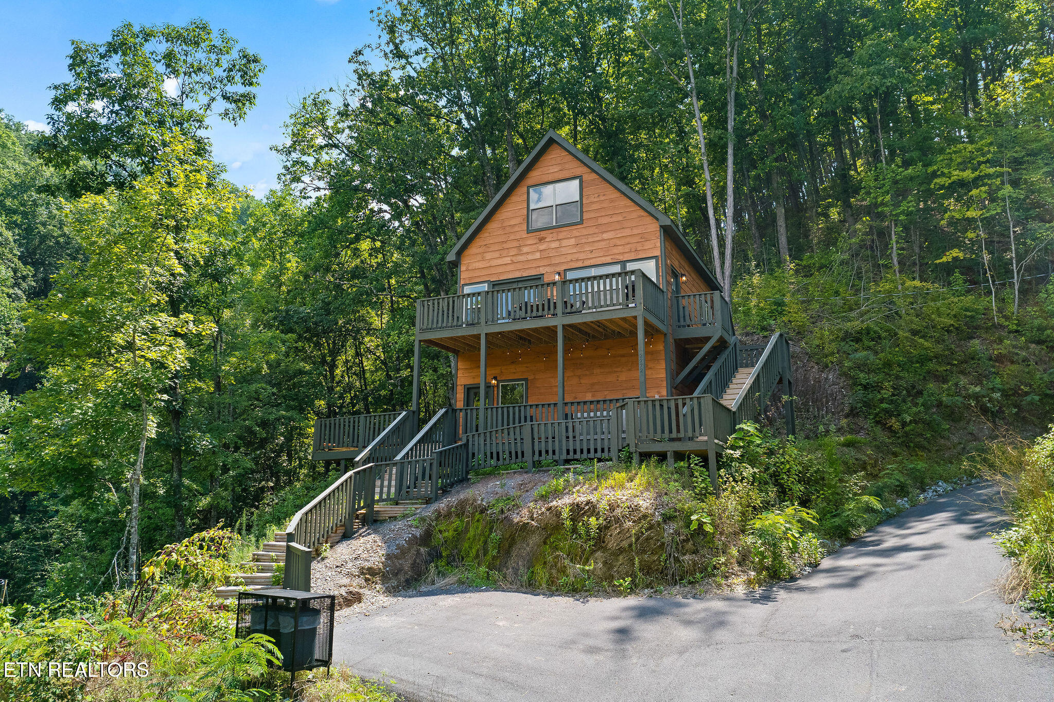 2272 Hidden Hollow Way