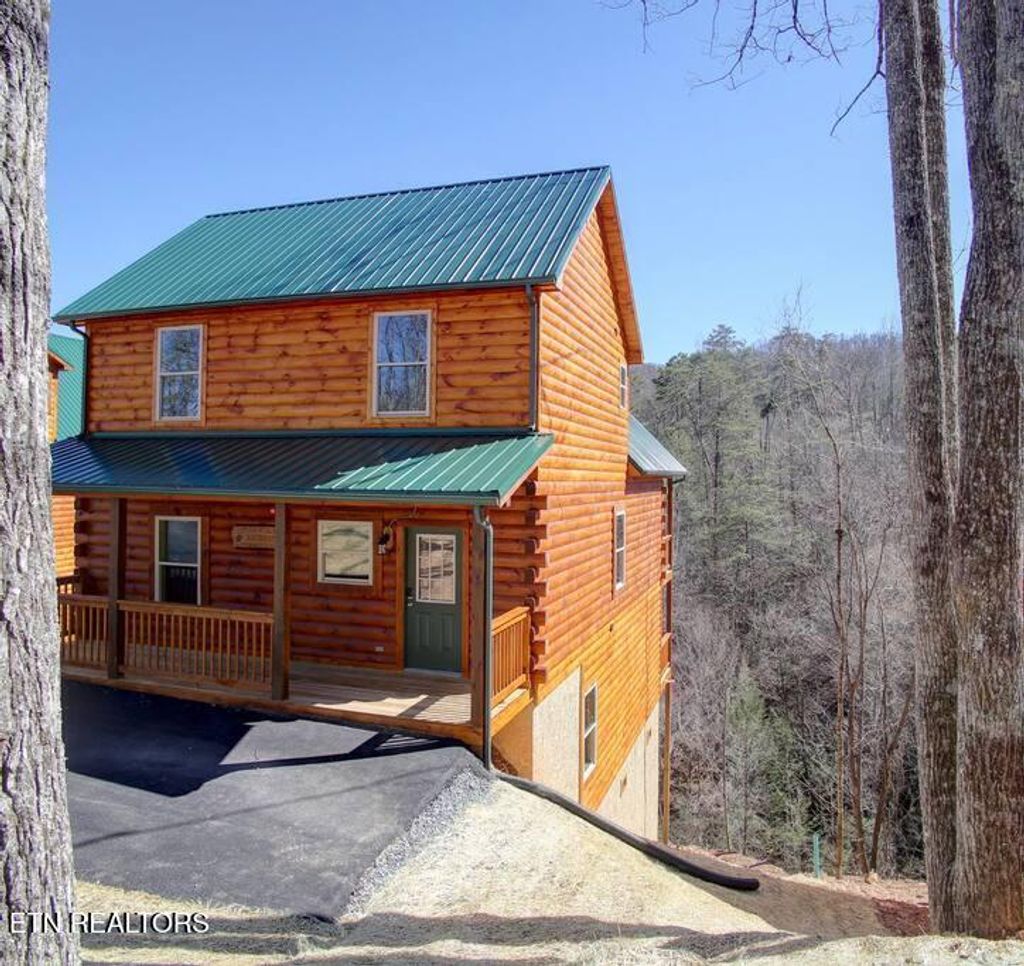 Photo of 817 String Run Way, Pigeon Forge, TN 37863 (MLS # 1339825)