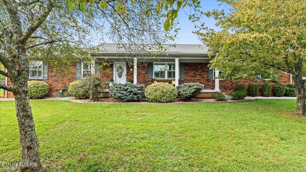 Photo of 608 Glendale Ave, Clinton, TN 37716 (MLS # 1314319)