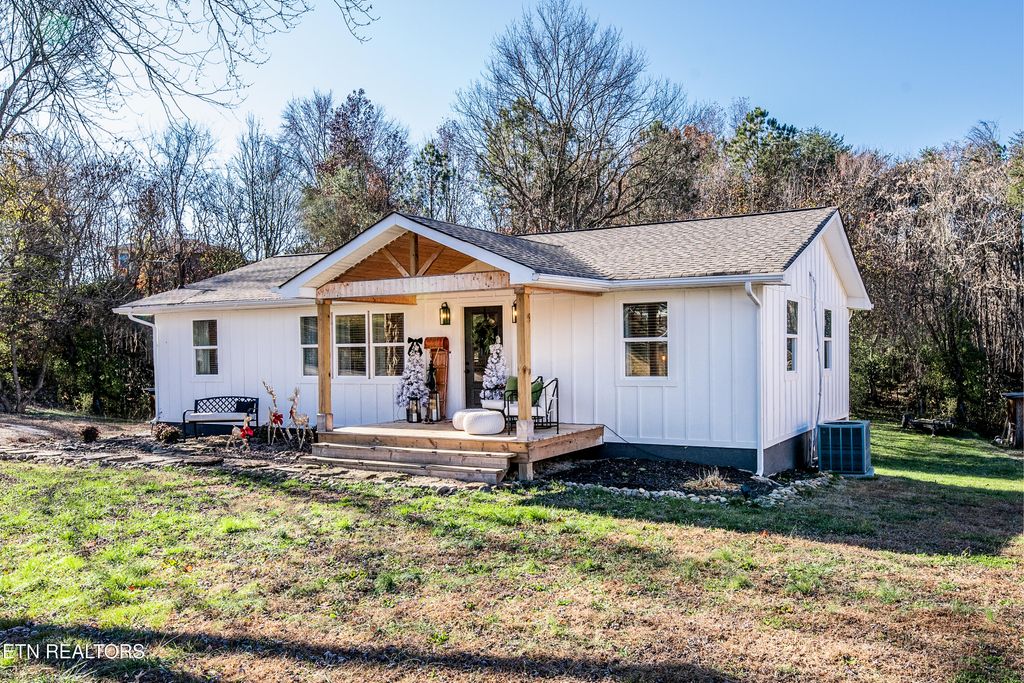 Photo of 513 High Point Circle, Kingston, TN 37763 (MLS # 1284882)