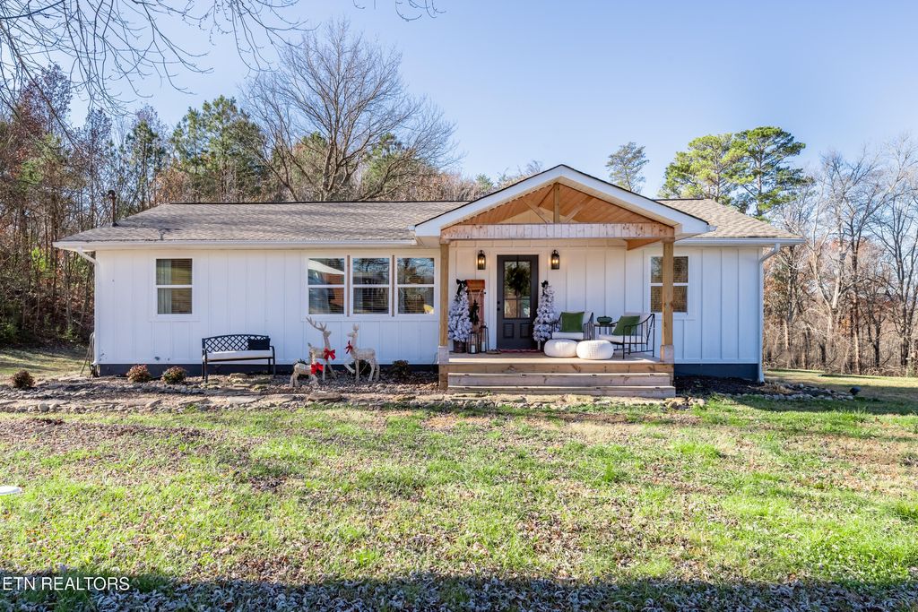 Photo of 513 High Point Circle, Kingston, TN 37763 (MLS # 1284882)