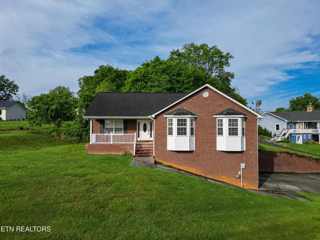 Photo of 2147 Aaron Court, Sevierville, TN 37876 (MLS # 1327039)
