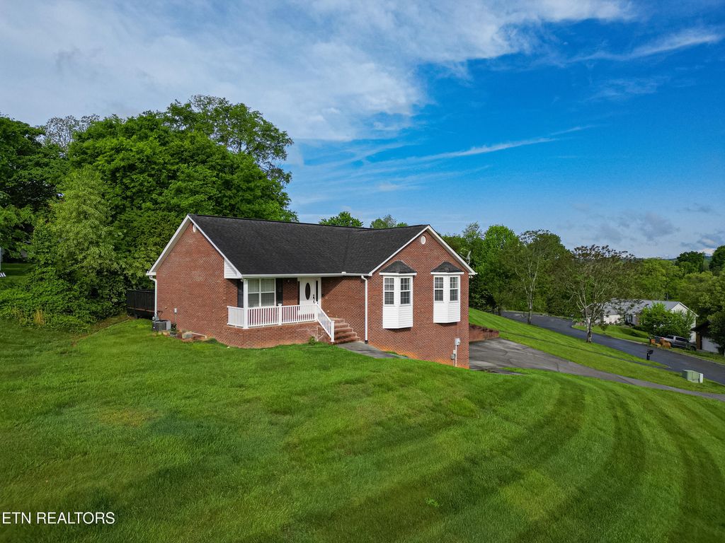 Photo of 2147 Aaron Court, Sevierville, TN 37876 (MLS # 1327039)