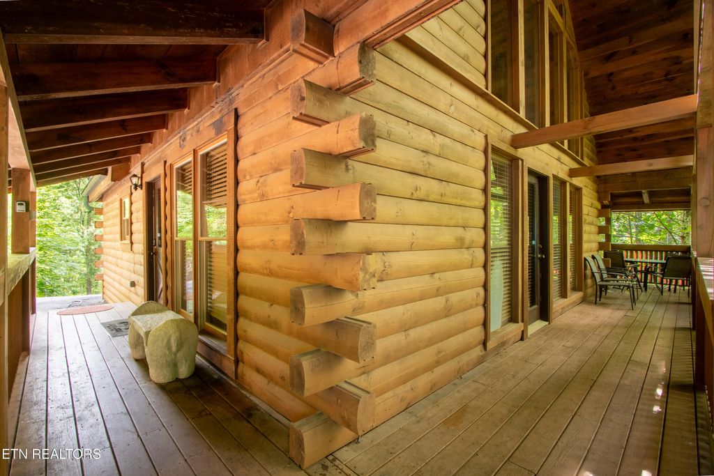 Photo of 905 Valley Drive, Gatlinburg, TN 37738 (MLS # 1312507)