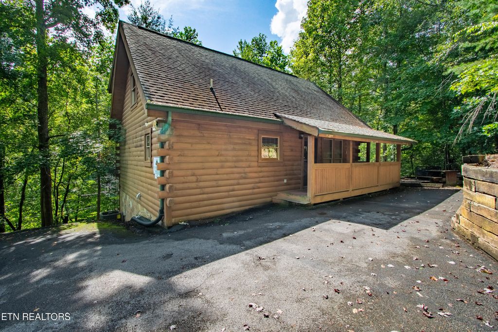 Photo of 905 Valley Drive, Gatlinburg, TN 37738 (MLS # 1312507)